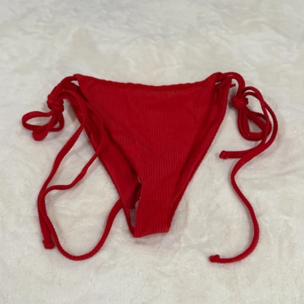 New Frankies Bikinis Tia String Bikini Bottoms True Red 31514